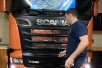 Dikke Scania R580 in de keuken om lekker vlees te verbranden