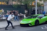 Gratis koffie voor Lamborghini Huracán, ondanks dat dame geen liefhebster van de supercar is