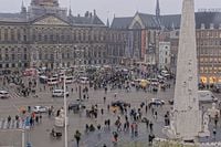 Gezellig druk op De Dam in Amsterdam ondanks demonstratieverbod