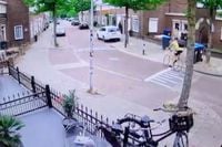 Eigenaar van tuinhekje in Eindhoven kan ook smakelijk lachen om fietsers