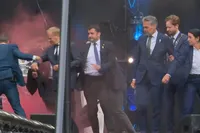 Rookbom naar premier Schoof en Poolse premier Tusk gegooid in Wageningen