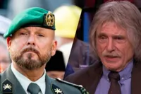 Johan Derksen zeikt Marco Kroon flink af na zijn optreden tijdens Bevrijdingsdag