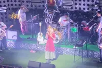 Geëmotioneerde S10 breekt tijdens show in Paradiso: “Mijn andere helft ligt in het ziekenhuis”