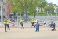 Politie trekt wapens bij station Groningen: vuurwapen en mes gevonden
