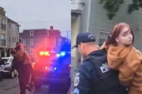 Agent slingert arrestant als een rugzak over z’n schouder