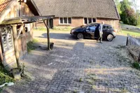 Automobilist in Wierden weet nu ook dat je auto altijd op de handrem moet zetten
