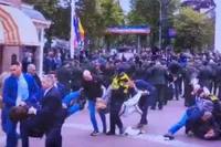 Bevrijdingsdag in Wageningen: Demonstranten afgevoerd tijdens toespraak minister Brekelmans  