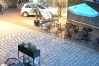 Middelvingers naar de camera: juwelier in Rijssen zwaar gedupeerd na ramkraak