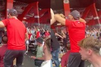 Vak-P supporters van FC Twente weten wel hoe ze een feestje moeten vieren