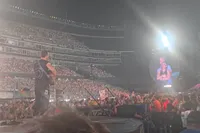 Volledige Coldplay Kiss Cam duikt op: CEO en HR-hoofd centraal in gênant viral moment