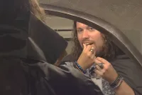 Ondertussen in Lang Leve de Liefde: Alicia zorgt ervoor dat ze op date gaat met een vampier