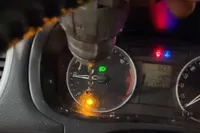 Stond er nou toch maar een tutorial over het lampje van de Skoda online