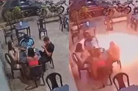 Altijd handig… Roken bij een tankstation en tankwagen in Maranhão