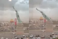 Wereldberoemde Statue of Liberty omgewaaid, of nou ja, een replica ervan ergens in Brazilië