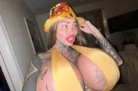 Opvallende online persoonlijkheid Mary Magdalina (33) dood aangetroffen in Thailand: politie onderzoekt meerdere scenario’s