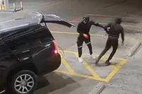 Kerstavond-kraak mislukt: boeven rammen 7-Eleven binnen voor pinautomaat, maar maken geen buit