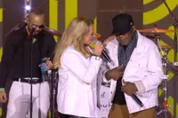 2 Brothers on the 4th Floor verrast met extra afscheid bij Serious Request in Den Bosch