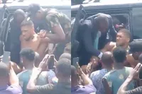 Anthony Joshua lichtgewond na ernstig auto-ongeluk in Nigeria