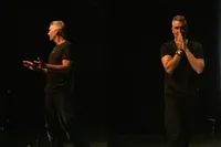 Guido Weijers laat volledig terecht vrouw uit publiek verwijderen na storend gedrag