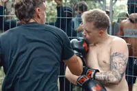 Nieuwe PowNed-docu Hoodfights duikt in illegale straatgevechten in Nederland