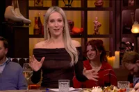 Outfit van Hélène Hendriks leidt tot ophef tijdens eerste aflevering De Oranjewinter