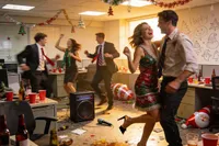 Zo overleef je de kerstborrel zonder schaamte, kots of HR-gesprek