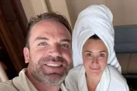 Robert Doornbos deelt opvallende vakantiefoto uit Thailand en laat nét iets te veel zien