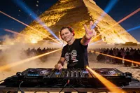Tiësto draait historische 3-uurset bij de Piramides van Giza: kijk hier live mee