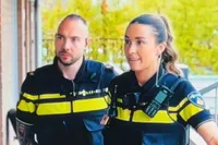Utrechtse agenten rukken uit voor geluidsoverlast, zeker agente Rebecca valt in de smaak