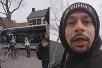 Antilliaanse Welchi steekt zijn ongenoegen over asielzoekers in Emmen niet onder stoelen of banken