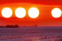 Koud kunstje van de atmosfeer: vier zonnen kwamen op boven Alaska