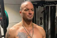 Zanger Frank van Etten toch voor de rechter na mishandeling door Alex Soze