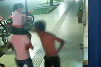 Vader met kind op schouders zomaar neergeslagen in Argentinië door dader heeft psychische problemen