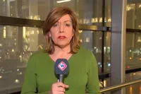 Kijkers hangen bij verslaggeefster Monica aan de lippen