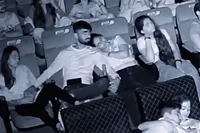 Man pakt een filmpje in de bioscoop en heeft het heel goed voor elkaar