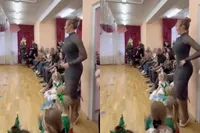 Papa had één taak: de kerstviering filmen, maar de juf was interessanter