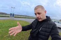 Twee politieagenten zochten Dutch Travel Maniac thuis op voordat Ter Apel video werd geplaatst