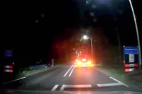 Vrouw in berm beland: "Niet de politie bellen, ik heb gedronken"