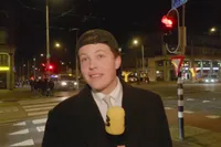 YouTuber Bender tijdens opnames in Delft aangevallen: klappen, glas en geschreeuw