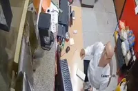 Medewerker busmaatschappij ontsnapt aan moordaanslag in Ecuador: kogels vliegen door terminal