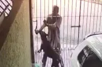 Braziliaanse dief klaagt steen en been als hij in z’n hand gebeten wordt door waakhond