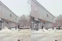 IJskoud WTF-momentje: vrouw geraakt door vallend ijsblok in Ivanteevka