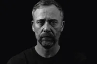 Marijn de Moker brengt ons de meezinger Kanker Kampioen