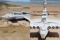 73 meter Sovjet-gekheid: de ‘Caspian Sea Monster’ ligt weg te rotten op een strand in Dagestan