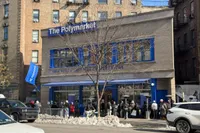 Gratis supermarkt in New York: Polymarket deelt vijf dagen lang boodschappen uit en dat levert rijen op