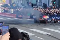 Red Bull F1-bolide vat vlam tijdens show in San Francisco: Yuki Tsunoda komt met de schrik vrij