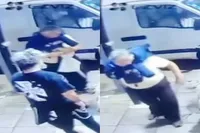 Man laat tas vallen en BAM: andere man beenwond