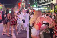 Pas een beetje op met de ladyboys van Phuket, die kunnen namelijk best aardig schoppen