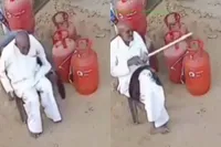 Opa neemt plaats naast gasflessen en had dat beter niet kunnen doen