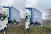 Baas, ik heb die truck neergezet, maar nu wil ie niet meer weg